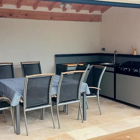 Provence, Uzes, Climatisee 8 Pers Avec Piscine Privee