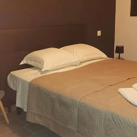 Provence, Uzes, Climatisee 8 Pers Avec Piscine Privee * Gaujac (Gard)
