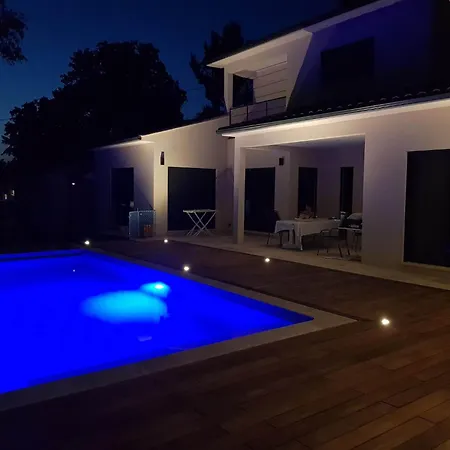 Provence, Uzes, Climatisee 8 Pers Avec Piscine Privee Villa *