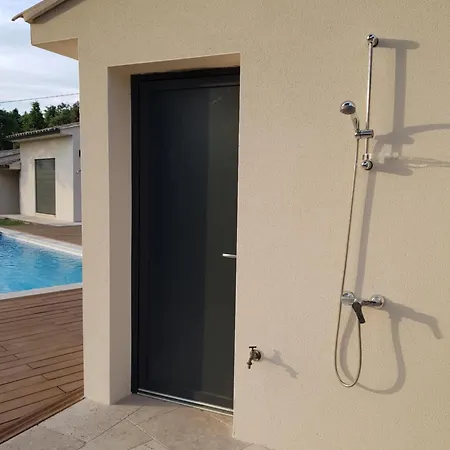 Provence, Uzes, Climatisee 8 Pers Avec Piscine Privee Villa