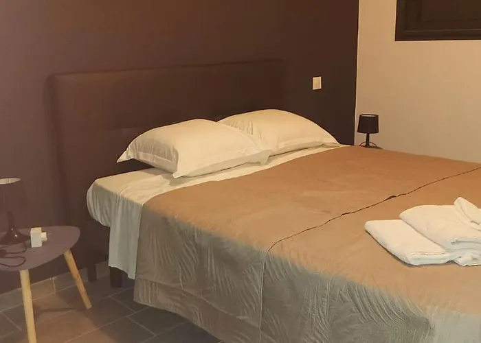 Provence, Uzes, Climatisee 8 Pers Avec Piscine Privee * Gaujac (Gard)